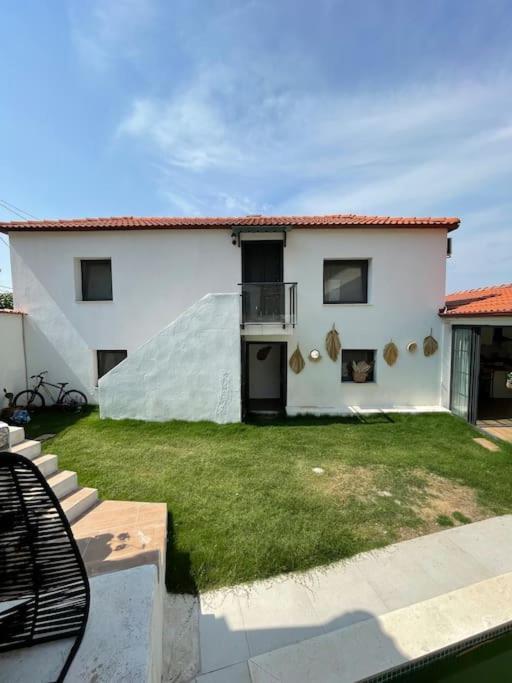 Oezel Havuzlu Kiralik Tas Villa Kuşadası Exterior photo