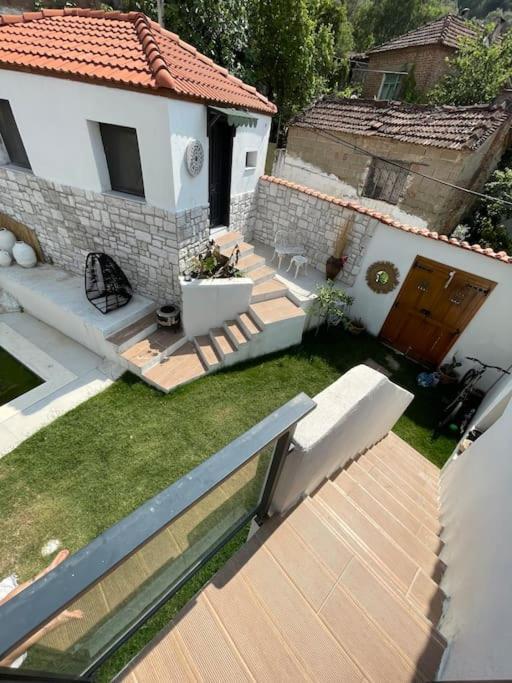 Oezel Havuzlu Kiralik Tas Villa Kuşadası Exterior photo